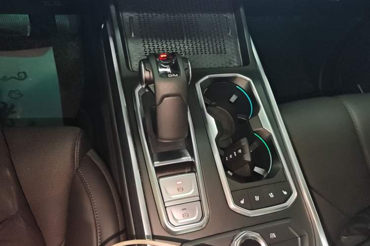 Used Tank 400 New Energy 2024 Hi4-T Off-Road Edition Gear Lever