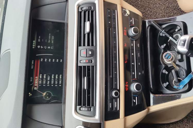 Used BMW 5 Series 2013 525Li Luxury Model
