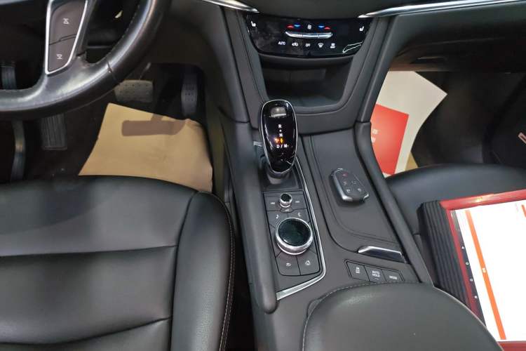 Used Cadillac XT5 2021 28T Luxury Model Gear Lever