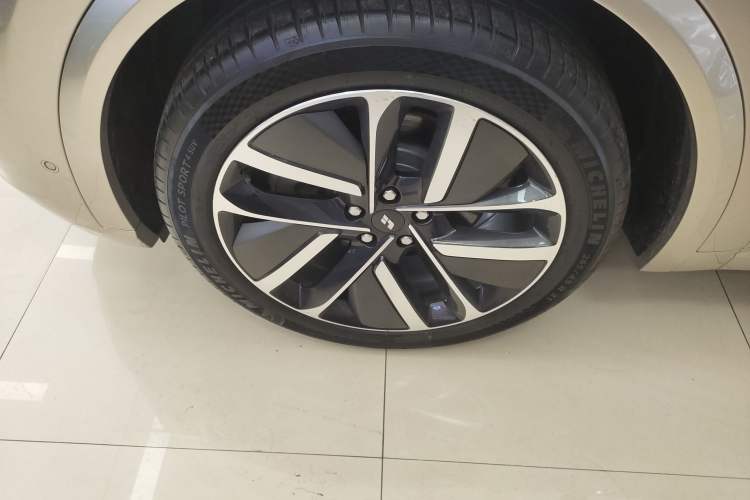 Used Li Auto L8 2024 Ultra Model
