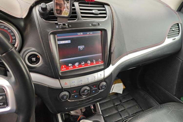 Used Dodge Journey 2013 2.4L Two-Wheel Drive Luxury Version Audio And AC Panel