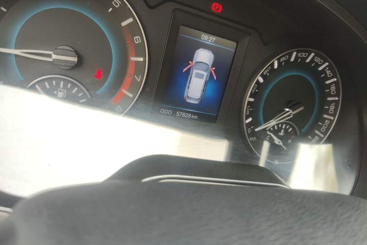 Used Haval H2 2016 Red-Label 1.5T Manual Two-Wheel Drive Luxury Model Odometer Close Up