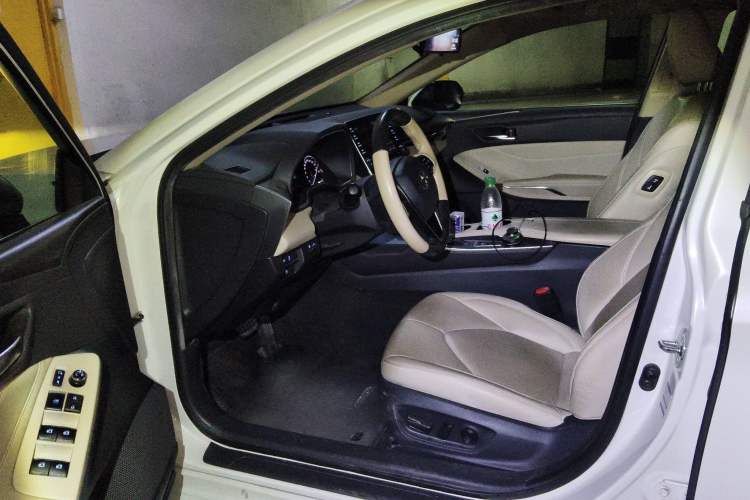 Used Toyota Avalon 2019 Dual-Engine 2.5L Luxury Edition China VI Standard