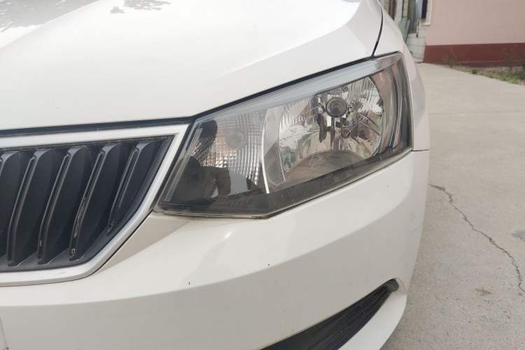 Used Skoda Fabia 2015 1.4L Automatic Front-Drive Model
