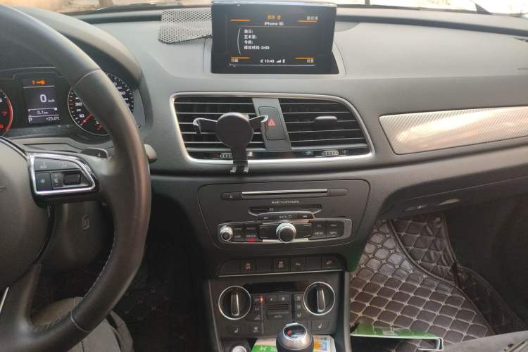 Used Audi Q3 2017 35 TFSI Sport Edition Audio And AC Panel