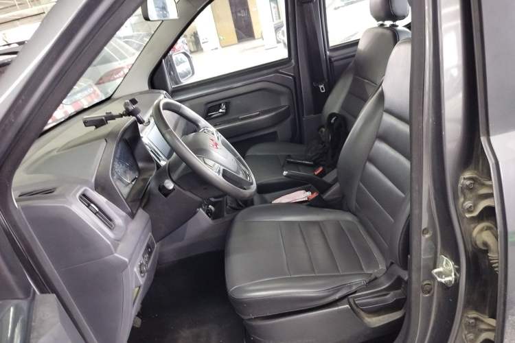 Used Wuling Zhengtu 2021 1.5L Adventure LAR Left Front Seat