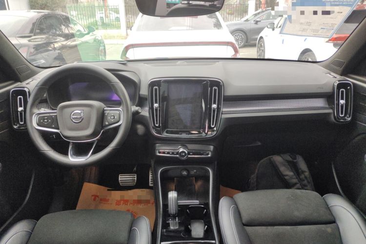Used Volvo XC40 New Energy 2022 Long-Range PRO Version Center Console