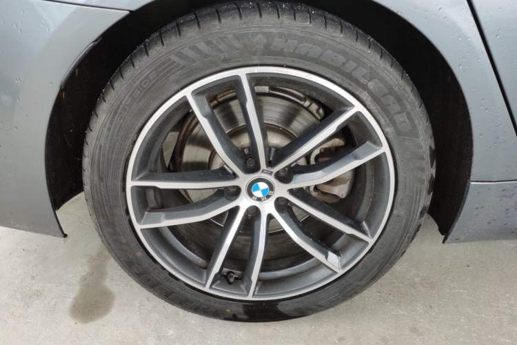 Used BMW 5 Series 2022 Restyled 525i M Sport Package Right Rear Wheel Hub