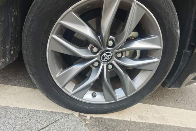 Used Toyota Avalon 2022 2.0L Luxury Edition Right Front Wheel Hub