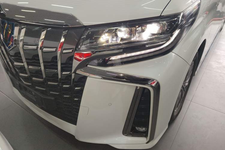 Used Toyota Alphard 2023 Dual-Motor 2.5L Premium Golden Edition
