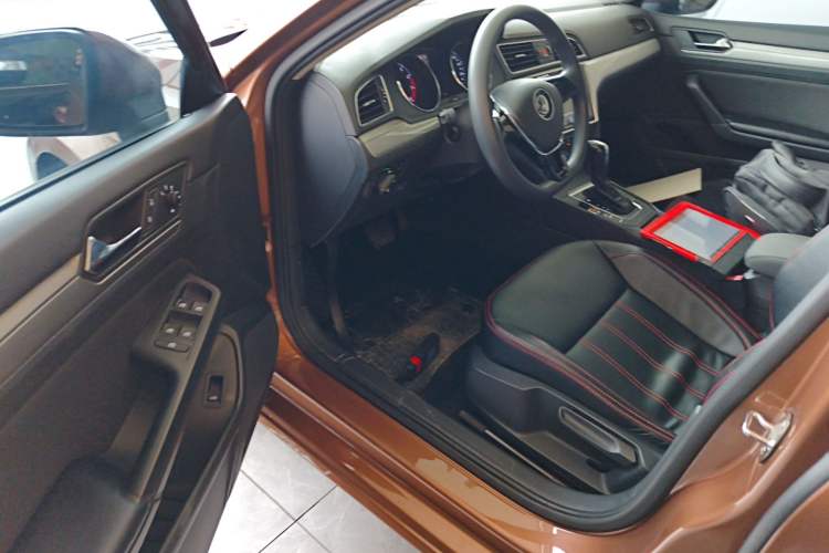 Used Volkswagen Lamando 2015 230TSI DSG Fashion Edition
