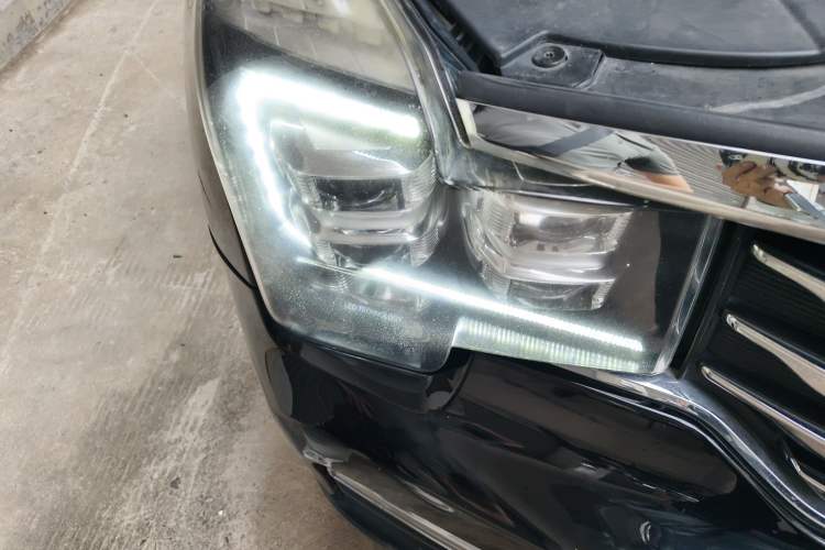 Used GAC Trumpchi GS8 2017 320T Four-Wheel Drive Luxury Smart Connectivity Version (7 Seats) Right Front Headlight