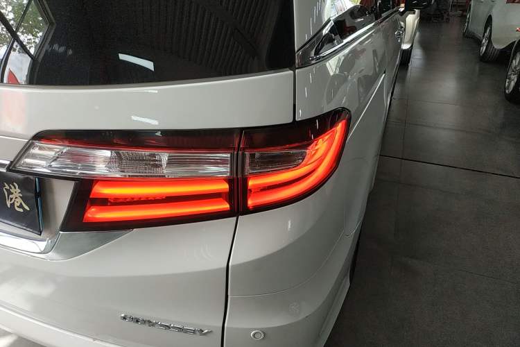 Used Honda Odyssey 2018 2.4L Smart Edition Right Rear Taillight