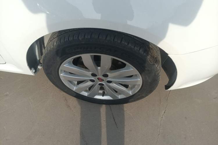 Used Roewe 350 2015 1.5L Manual Luxury Sunroof Edition Right Front Wheel Hub