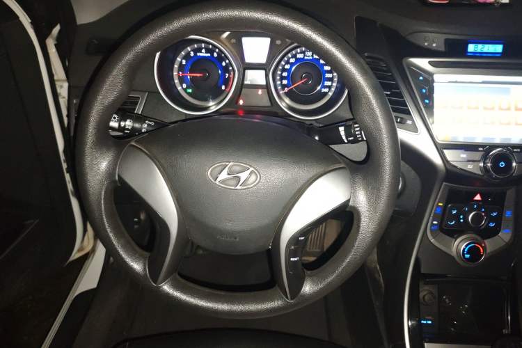 Used Hyundai Elantra (5th Generation / Langdong) 2015 1.6L Manual Leading Model
