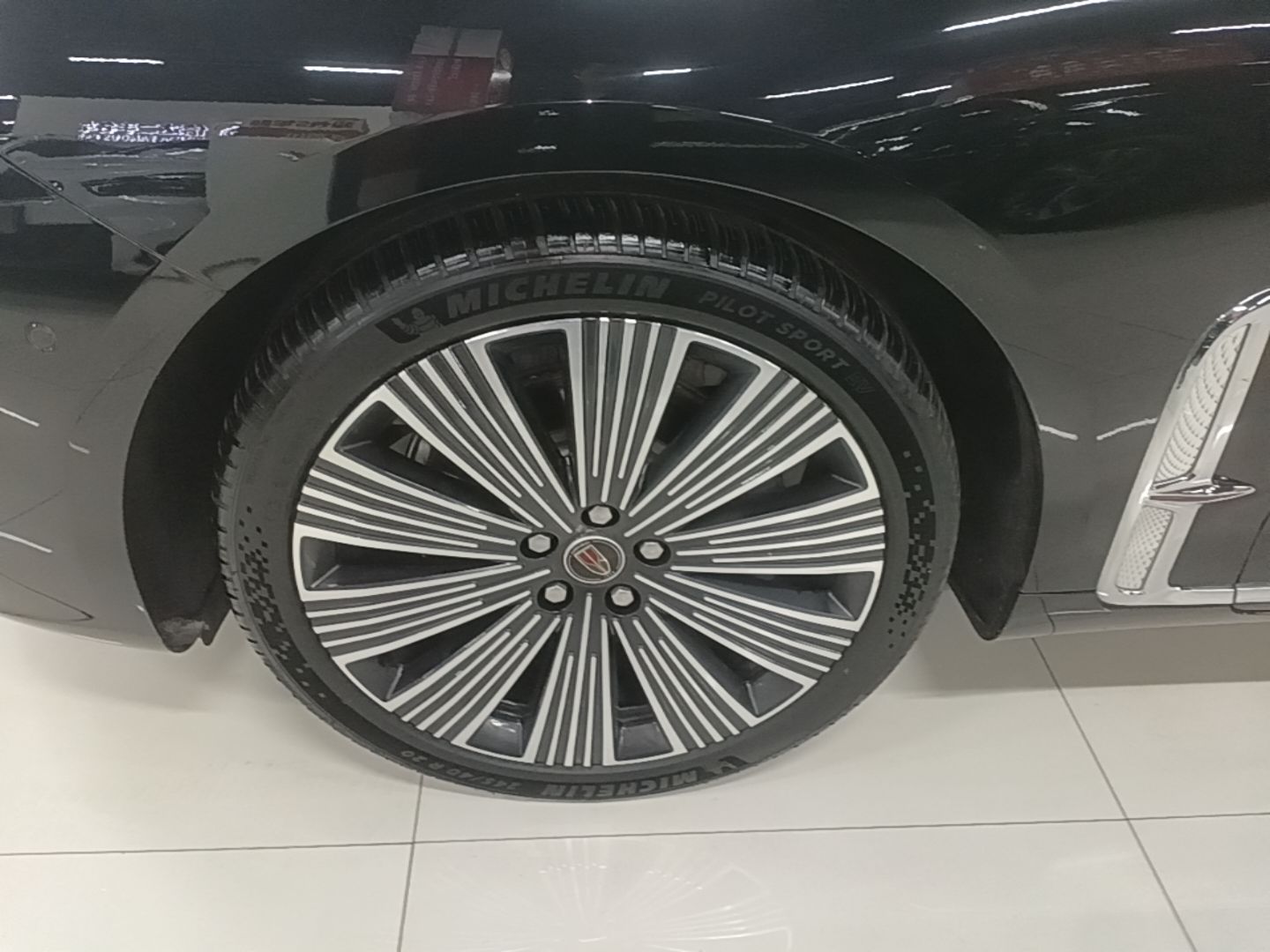 Hongqi H9 2025 2.0T Two-Wheel-Drive Flagship Luxury Business Edition 5 Seats — снимка 10