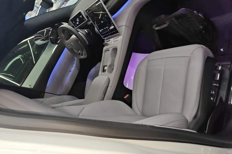 Used Nio EC6 2024 75 kWh Right Front Seat