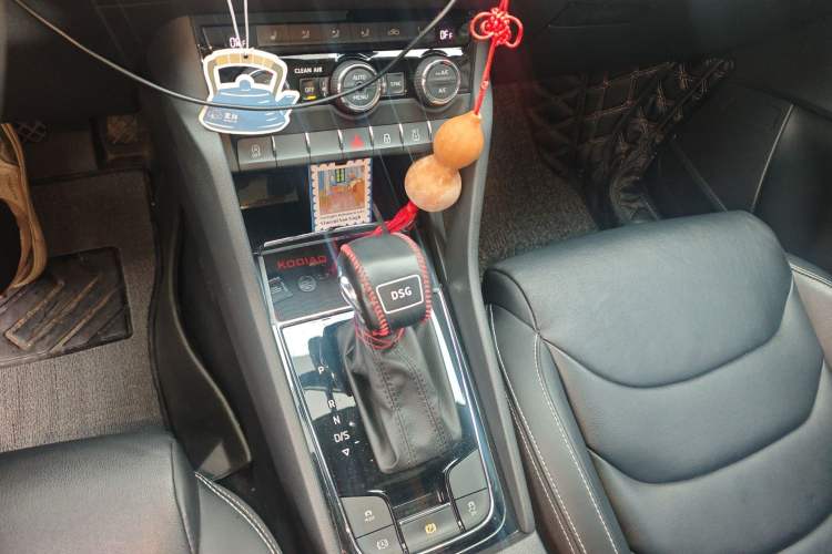 Used Skoda Kodiaq 2017 TSI330 7-Seater Two-Wheel-Drive Luxury Edition Gear Lever