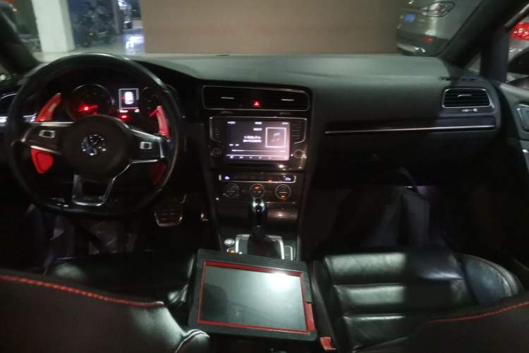 Used Volkswagen Golf GTI 2016 2.0 TSI GTI Center Console