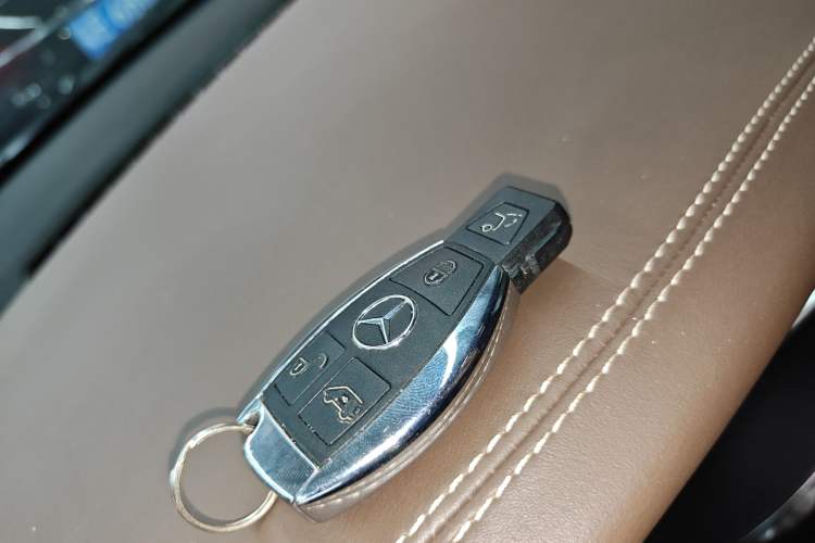 Used Mercedes-Benz V-Class 2017 V 260 Avantgarde Edition Vehicle Key