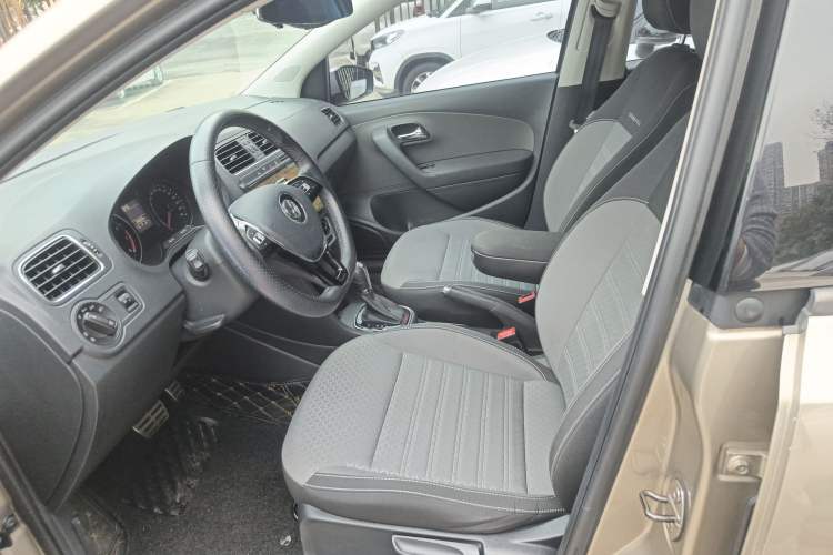 Used Volkswagen Polo 2016 1.6L Cross Polo Automatic
