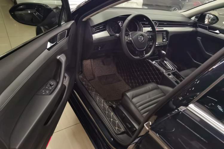 Used Volkswagen Magotan 2018 330TSI DSG Advanced Model Driver Seat