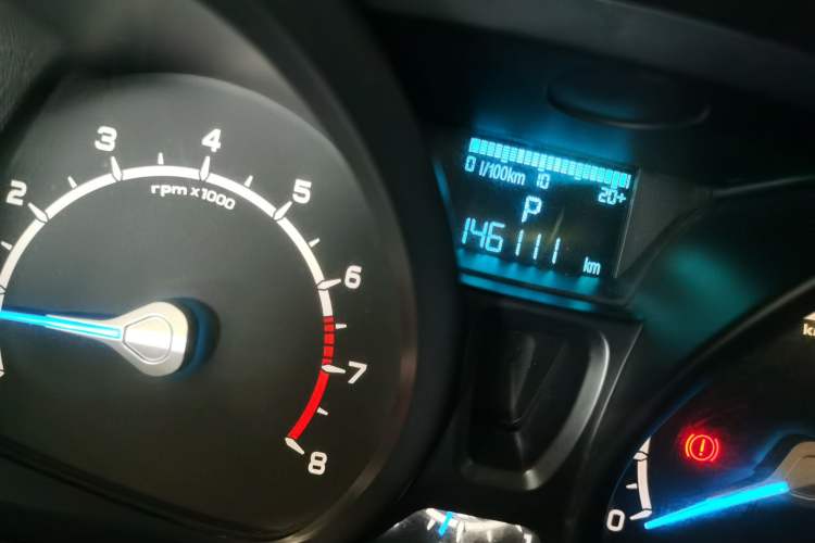 Used Ford EcoSport 2013 1.5L Automatic Fashion Model Odometer Close Up