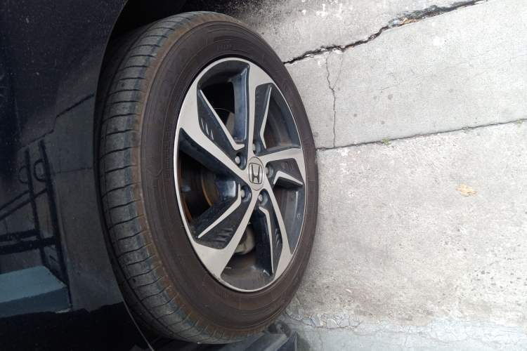 Used Honda Odyssey 2017 2.4L Smart Edition Left Front Wheel Hub