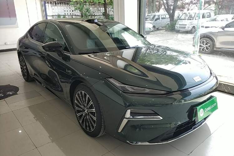 Used Geely Galaxy 8 2025 130km EM-P Starship Edition