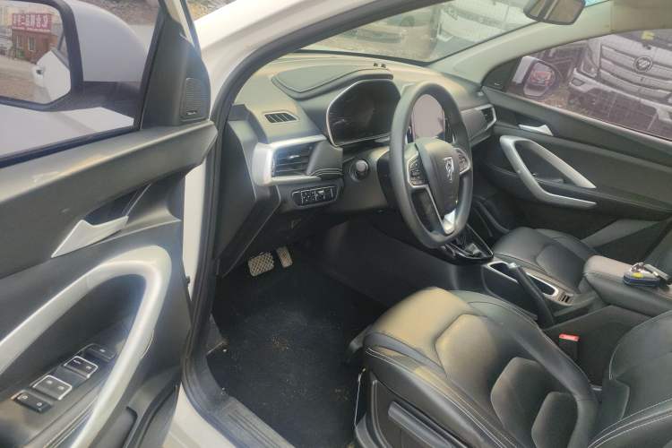 Used Baojun 530 2021 Global Car Anniversary Edition 1.5T CVT Luxury Model 7 Seats
