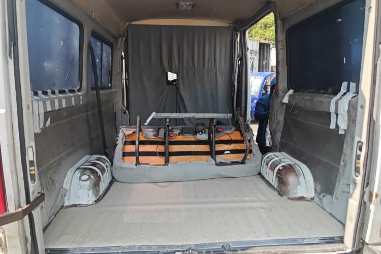 Used Iveco Power Daily 2017 2.5T Deluxe A32 Mid-Roof 5-7 Seater 47Z5 Passenger Van