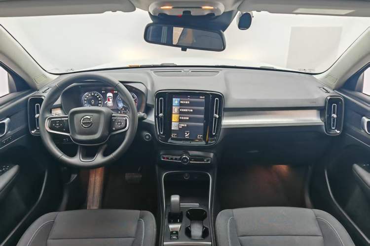 Used Volvo XC40 2022 T4 Four-Wheel Drive Smart & Stylish Edition
