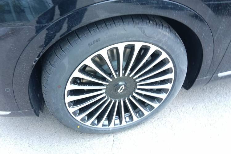 Used Hima AITO M9 2025 Extended-Range Ultra Version 52 kWh 6-Seater Left Front Wheel Hub