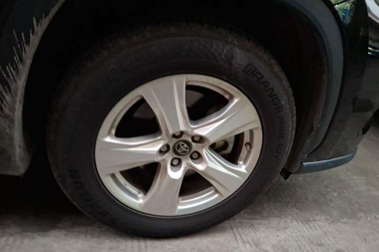 Used Toyota Highlander 2022 Dual-Engine 2.5L Two-Wheel Drive Elite Edition 7-Seater Right Front Wheel Hub