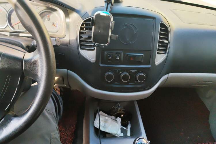 Used FORTHING Lingzhi 2017 V3 1.5L 5-Seater Special Offer Model
