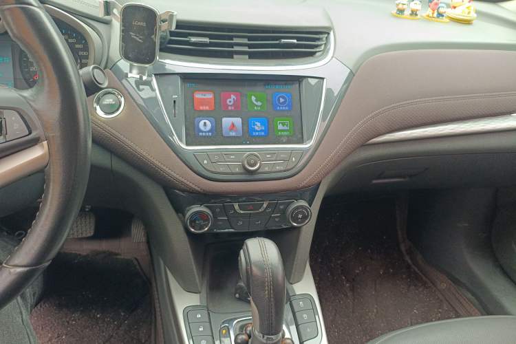 Used Chevrolet Malibu 2017 1.5T Automatic Luxury Edition Audio And AC Panel