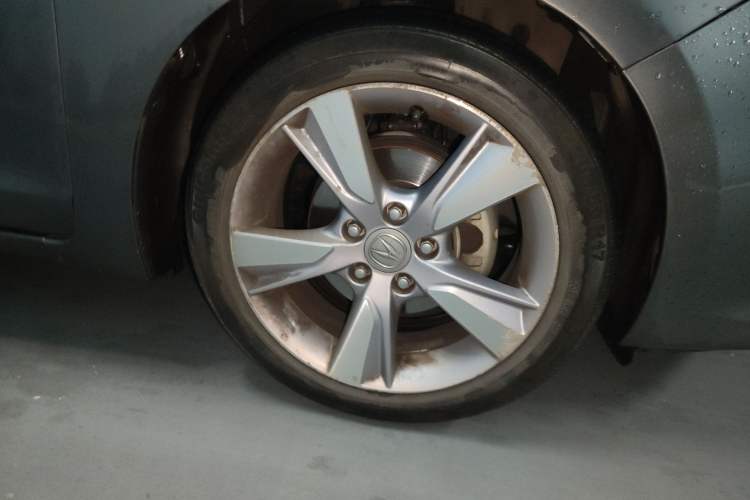 Used Acura ILX 2013 2.0L Elite Edition Right Front Wheel Hub