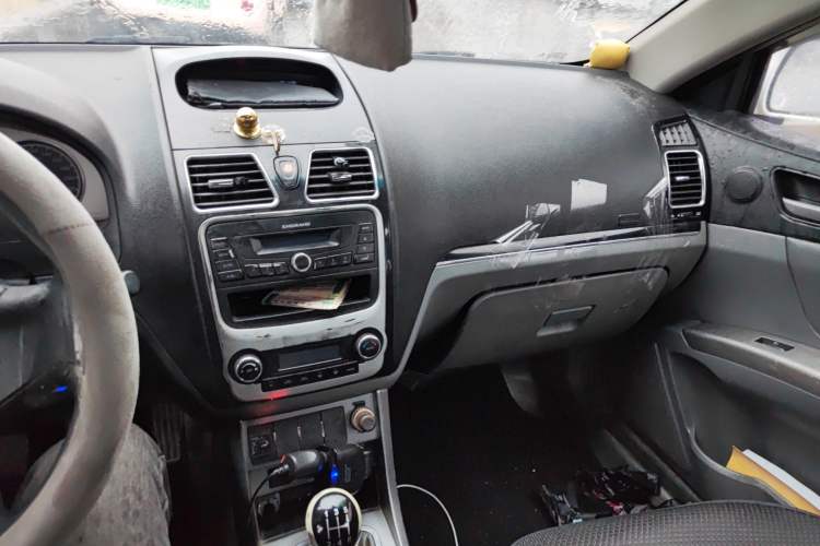 Used Geely Auto Classic Emgrand 2013 Sedan 1.8L Manual Entry-Level CNG Model
