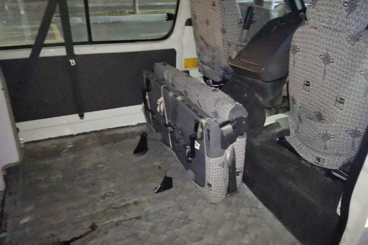 Used Jinbei Hiace 2020 2.0L Express King Series Deluxe Van Standard Roof China VI Emission Standard 1TZS
