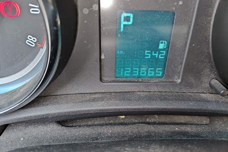 Used Buick GT 2013 GT 1.8L Automatic Fashion Edition Odometer Close Up