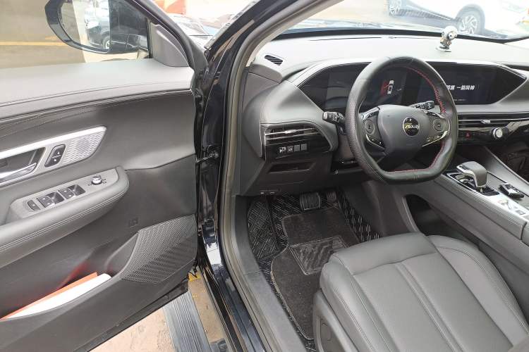 Used Dongfeng Aeolus Huge 2022 Mach Dual-Motor 1.5T MHD Dare-to-Dream Edition