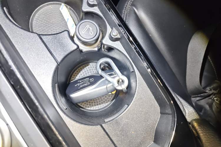 Used Maserati Levante 2016 3.0T Standard Edition Vehicle Key