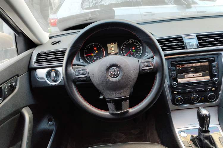 Used Volkswagen Passat 2013 1.8TSI DSG Prestige Edition Steering Wheel