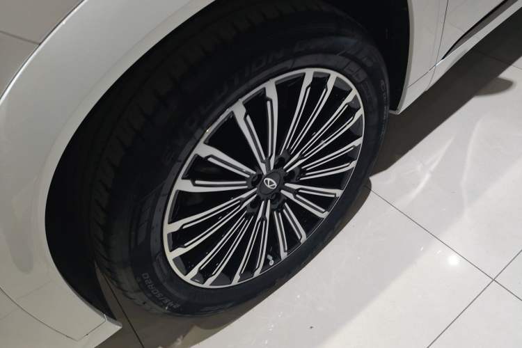 Used Chery Tiggo 9 2025 2.0T Automatic Two-Wheel Drive Luxury Edition 5 Seats
