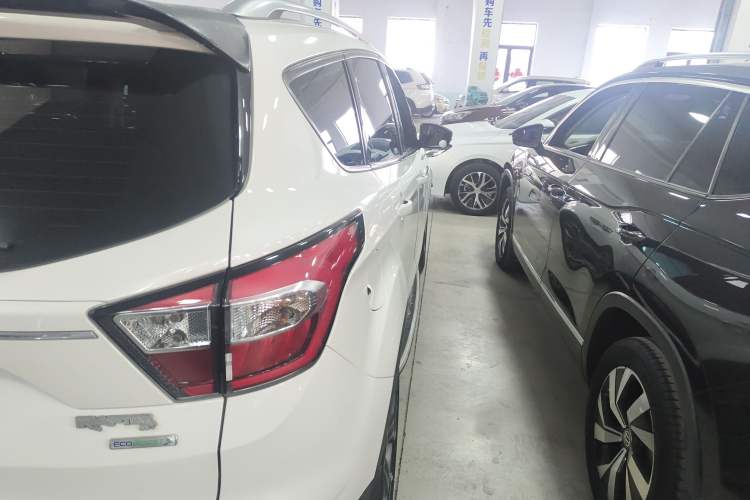 Used Ford Kuga 2018 EcoBoost 180 Two-Wheel-Drive Cognac Special Edition
