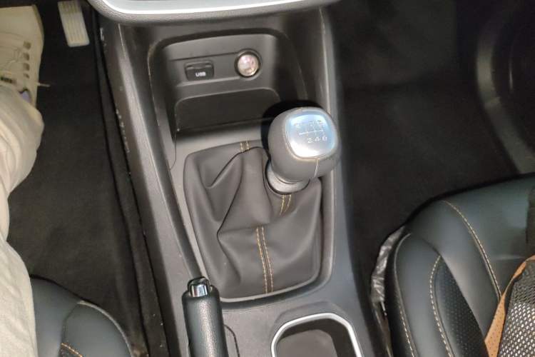 Used Wuling Hongguang S3 2019 1.5L Manual Comfort Model China VI Standard Gear Lever