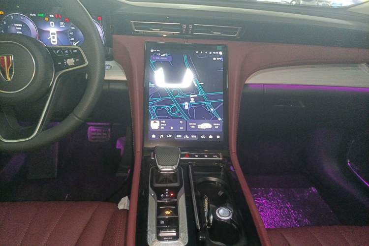 Used Hongqi H5 2025 2.0T Automatic Flag Edition – 500 000 Units Commemorative Version Audio And AC Panel