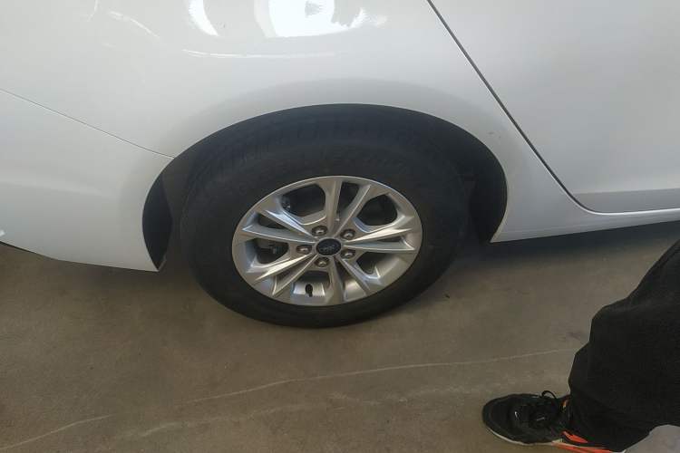 Used Ford Escort 2021 1.5L Automatic Gold Edition Right Rear Wheel Hub