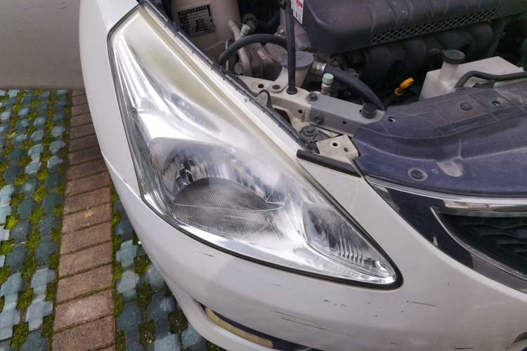 Used Nissan Tiida 2014 1.6L CVT Cool Cafe Edition Right Front Headlight