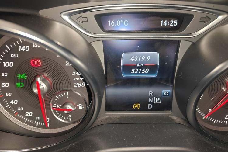 Used Mercedes-Benz GLA 2018 GLA 220 4MATIC Sport Edition Odometer Close Up